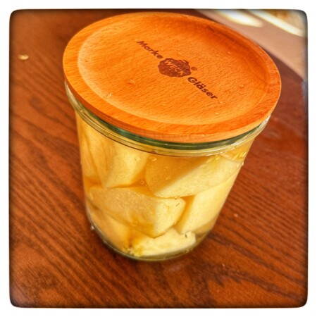 リンゴ酵母の容器満タン