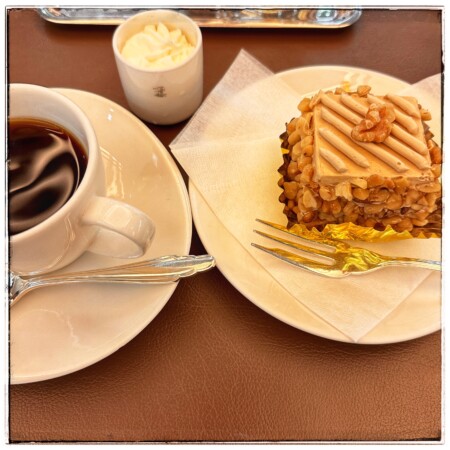 ベイカフェ横浜のモカケーキ