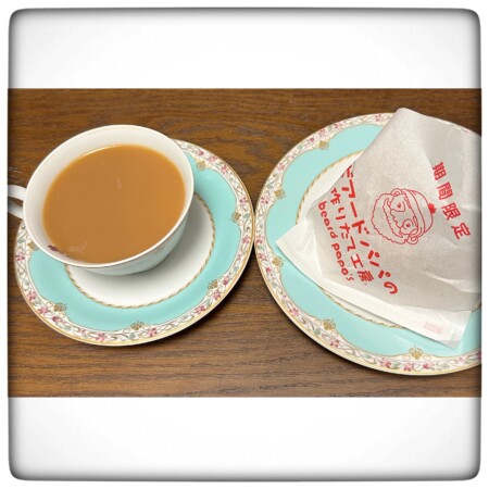 ビアードパパ限定シュークリームと紅茶