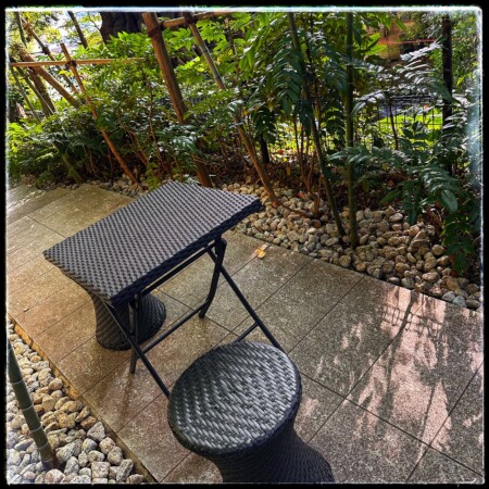 来宮神社には無料の椅子とテーブルもある