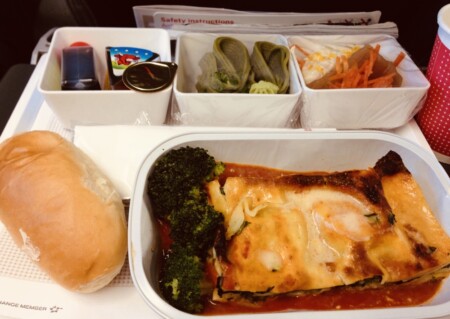 スイス航空の機内食 成田からチューリッヒへ ラザニア