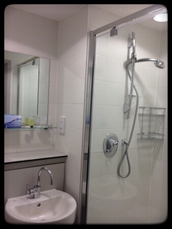 ロンドンのグッドイナフレジデンス 学生寮-Goodenoughのシャワー