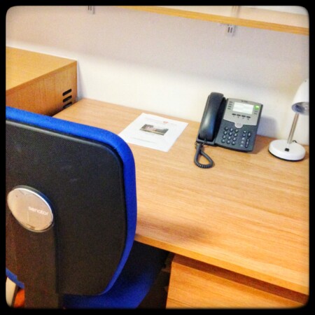 ロンドンのグッドイナフレジデンス 学生寮-Goodenough 机と椅子