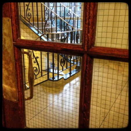 ロンドンのグッドイナフレジデンス 学生寮-Goodenough 階段