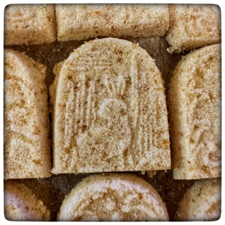 「 大阪屋」の季節もののお干菓子「半蔀（はしとみ）」