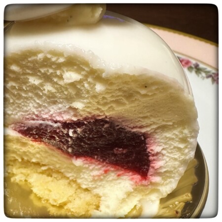 ラマーレドチャヤの雪だるまケーキ　ボノム・ド・ネージ