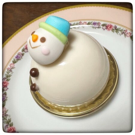 ラマーレドチャヤの雪だるまケーキ　ボノム・ド・ネージ