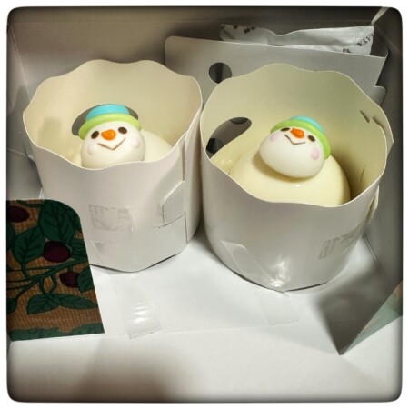 ラマーレドチャヤの雪だるまケーキ　ボノム・ド・ネージ