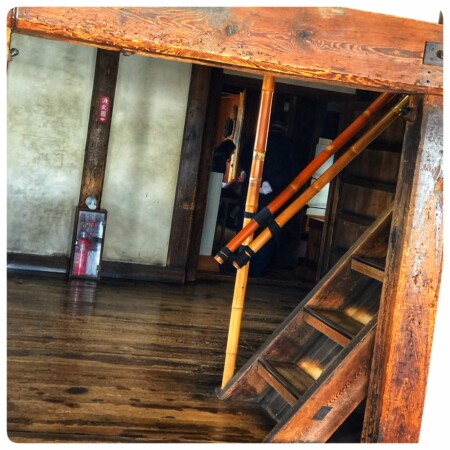 松本城内の階段は急