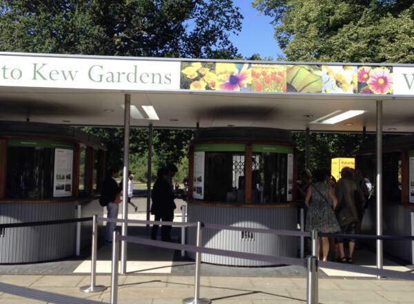 ロンドン王立植物園キューガーデン　ビクトリアゲート内　チケット売り場