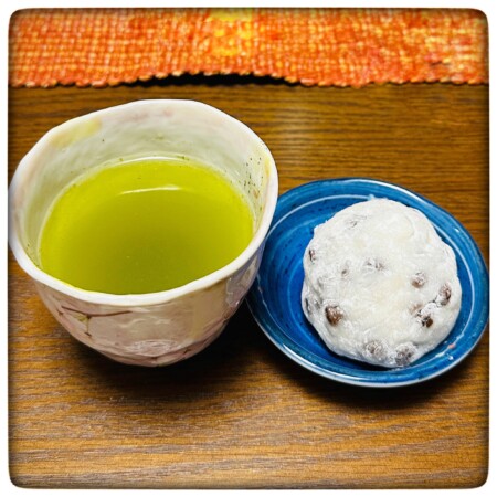 亀じるし　ごろごろ豆大福