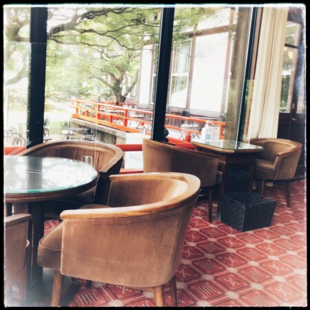 奈良ホテルティーラウンジの窓際席