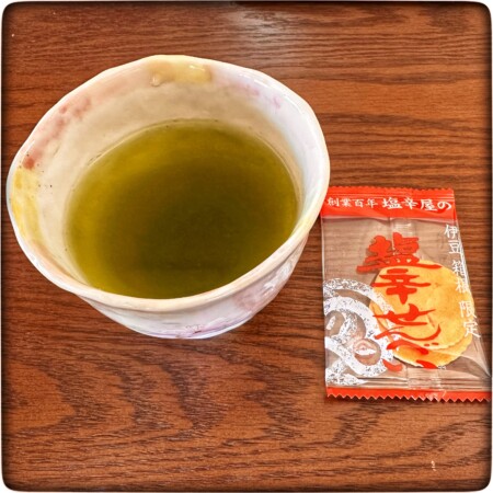 しいの 塩辛せんべい　箱根土産と煎茶