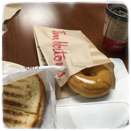 カナダ　ティムホートンのドーナッツ