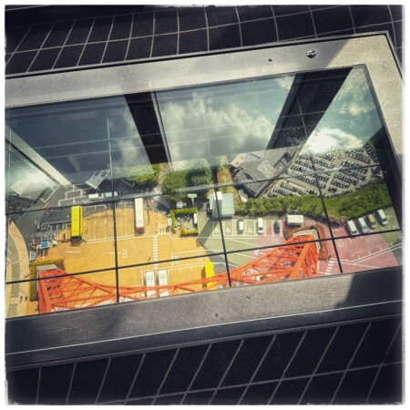 東京タワーの窓ガラス風の床